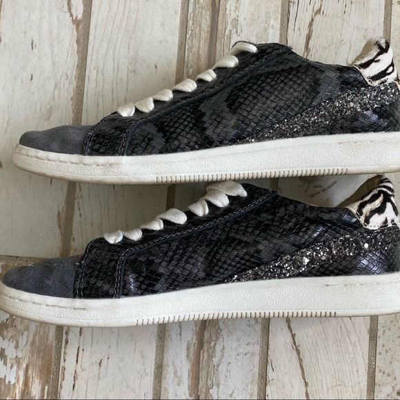 Dolce Vita Sneakers - Picture 2 of 5